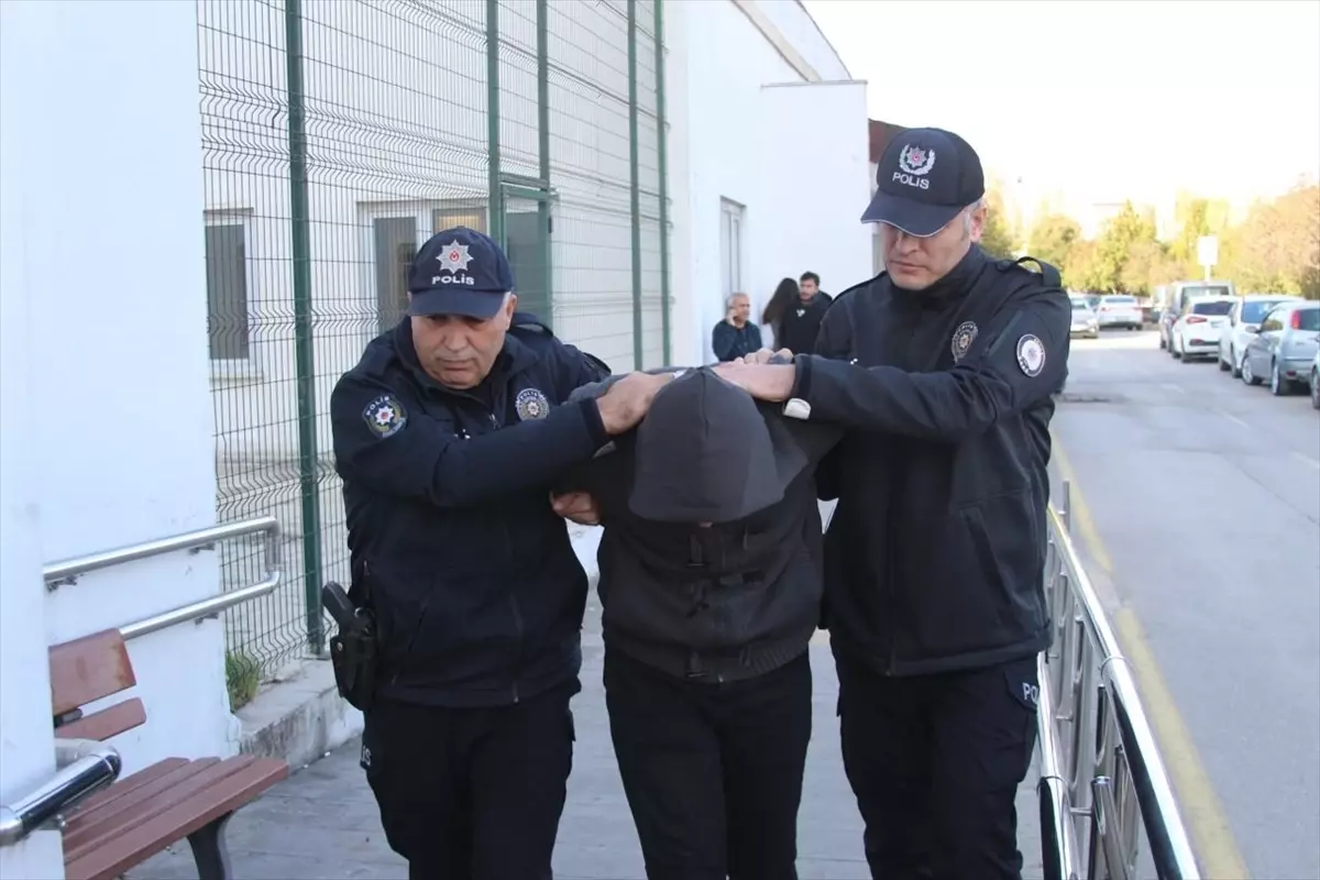 Otobüs Şoförü Kadını Darbetti