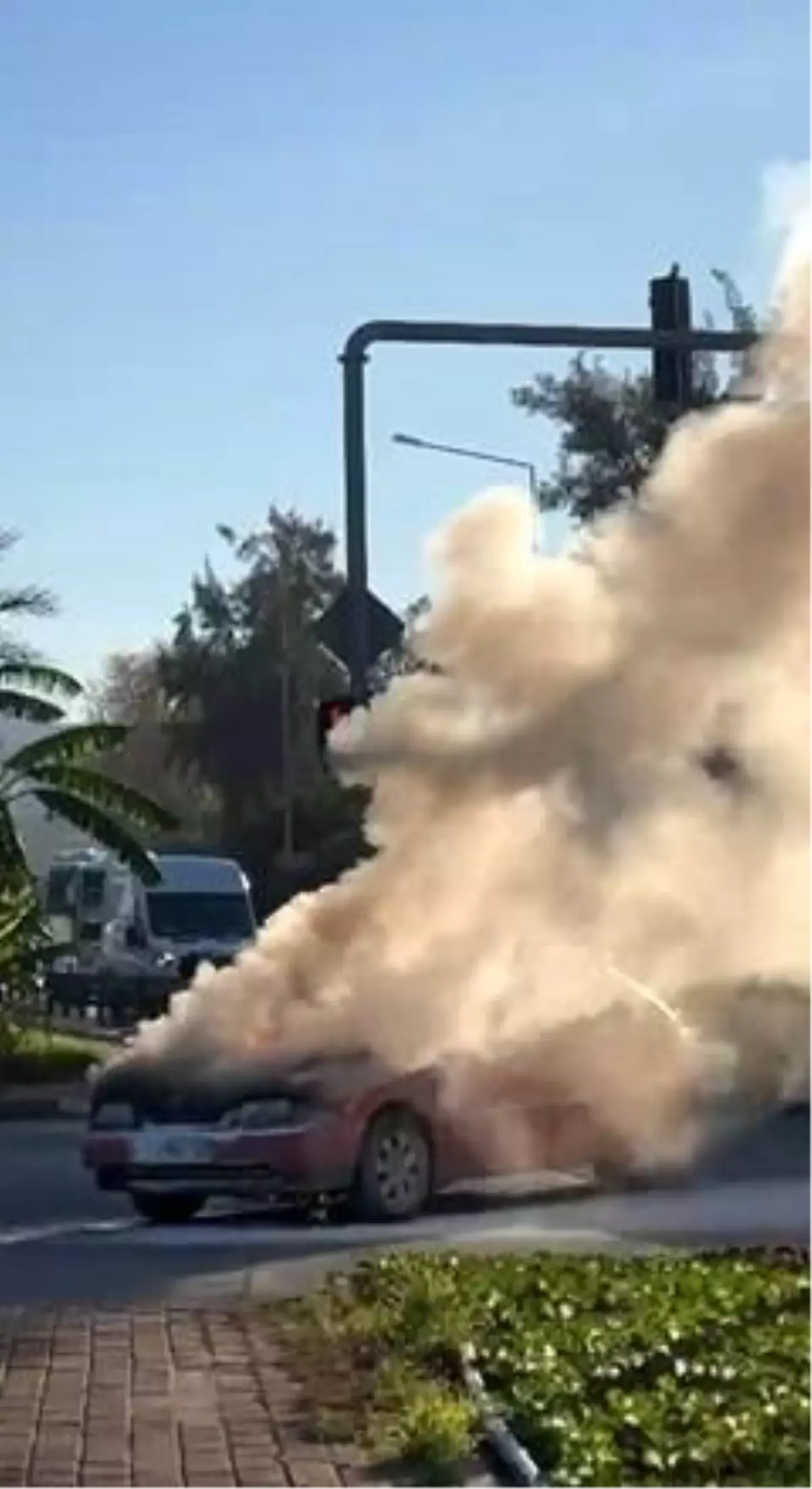 Alanya\'da Otomobil Yangını