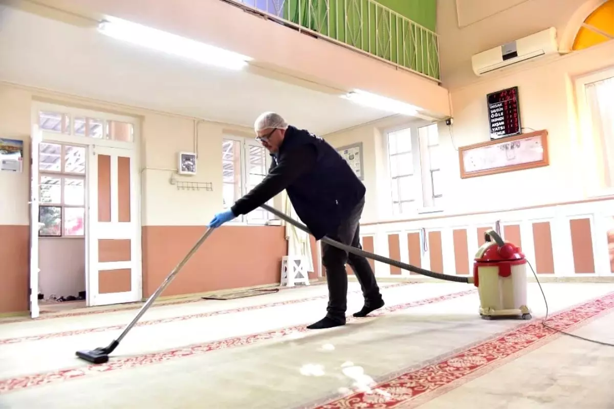 Başkan Kaya: "Camilerimizde huzurlu ibadet ortamı oluşturuyoruz"