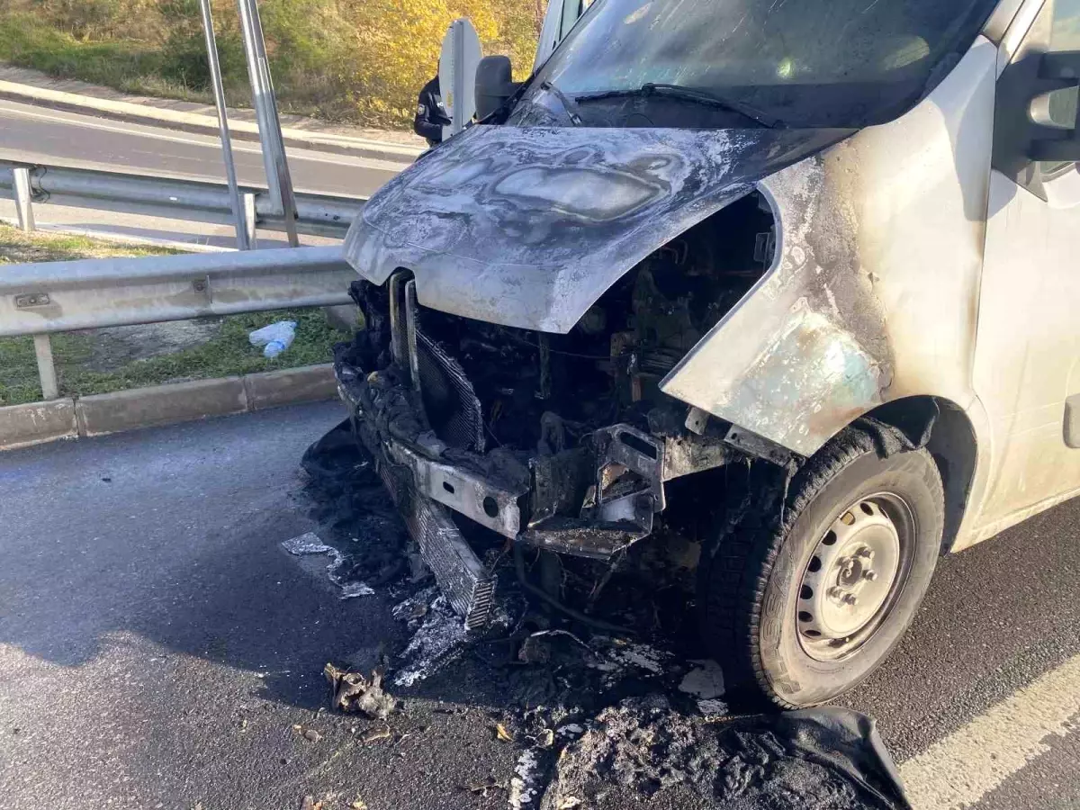 Bursa\'da minibüs yangını: BUSKİ Ekipleri yangının büyümesini önledi