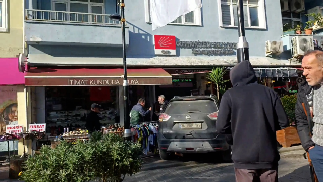 CHP Şile İlçe Başkanlığı önünde 'kızıma küfür ettiler' diye bağıran kişi gözaltına alındı