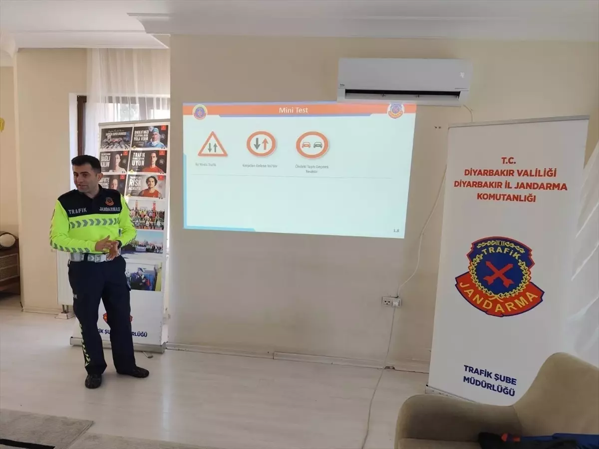 Diyarbakır\'da Trafik Güvenliği Semineri