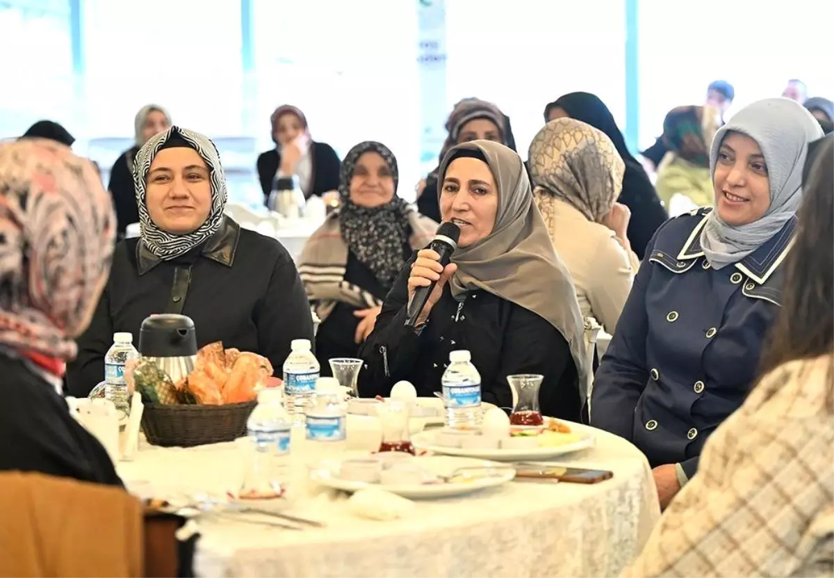 Gaziosmanpaşa Belediye Başkan Vekili Karadeniz, okuma-yazma kursiyerlerini ağırladı