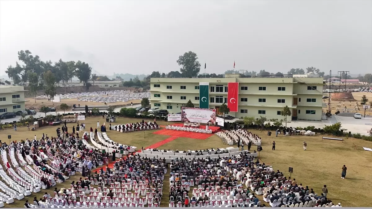 Pakistan\'da 43 Çift Toplu Nikah Töreni