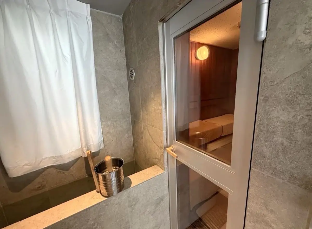 Tokyo'da sauna yangınında çift hayatını kaybetti