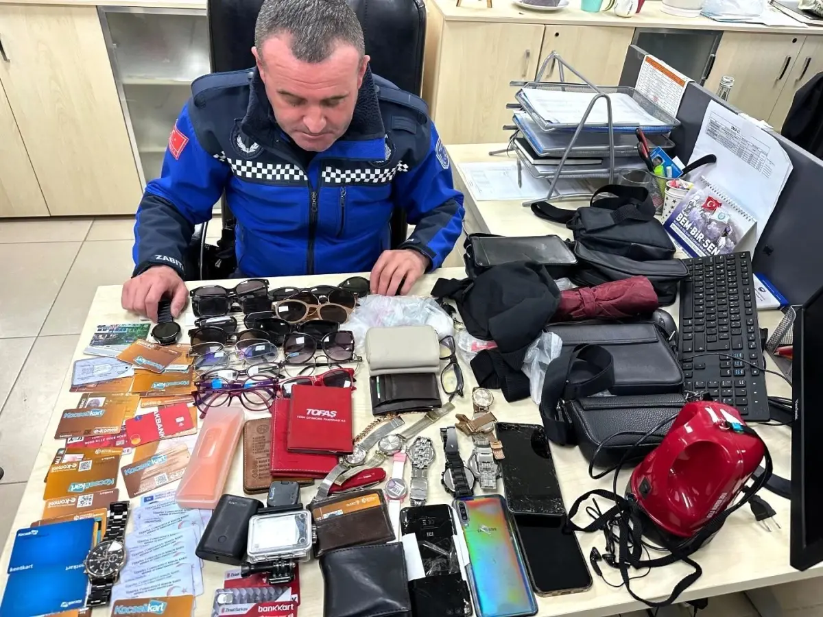 Kocaeli\'de kayıp eşyalar "Alo 153" ile sahiplerini bekliyor