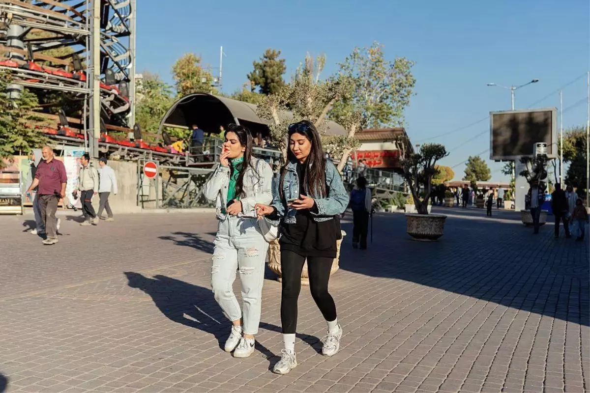 İranlı Kadınlar Maratonda Başörtüsüne Meydan Okudu