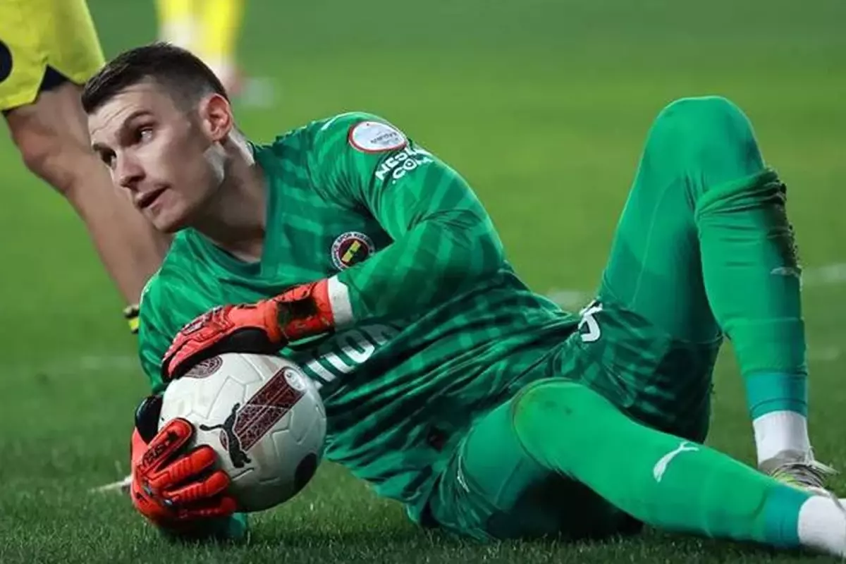 Livakovic Fenerbahçe\'ye haber gönderdi: Kabul edin