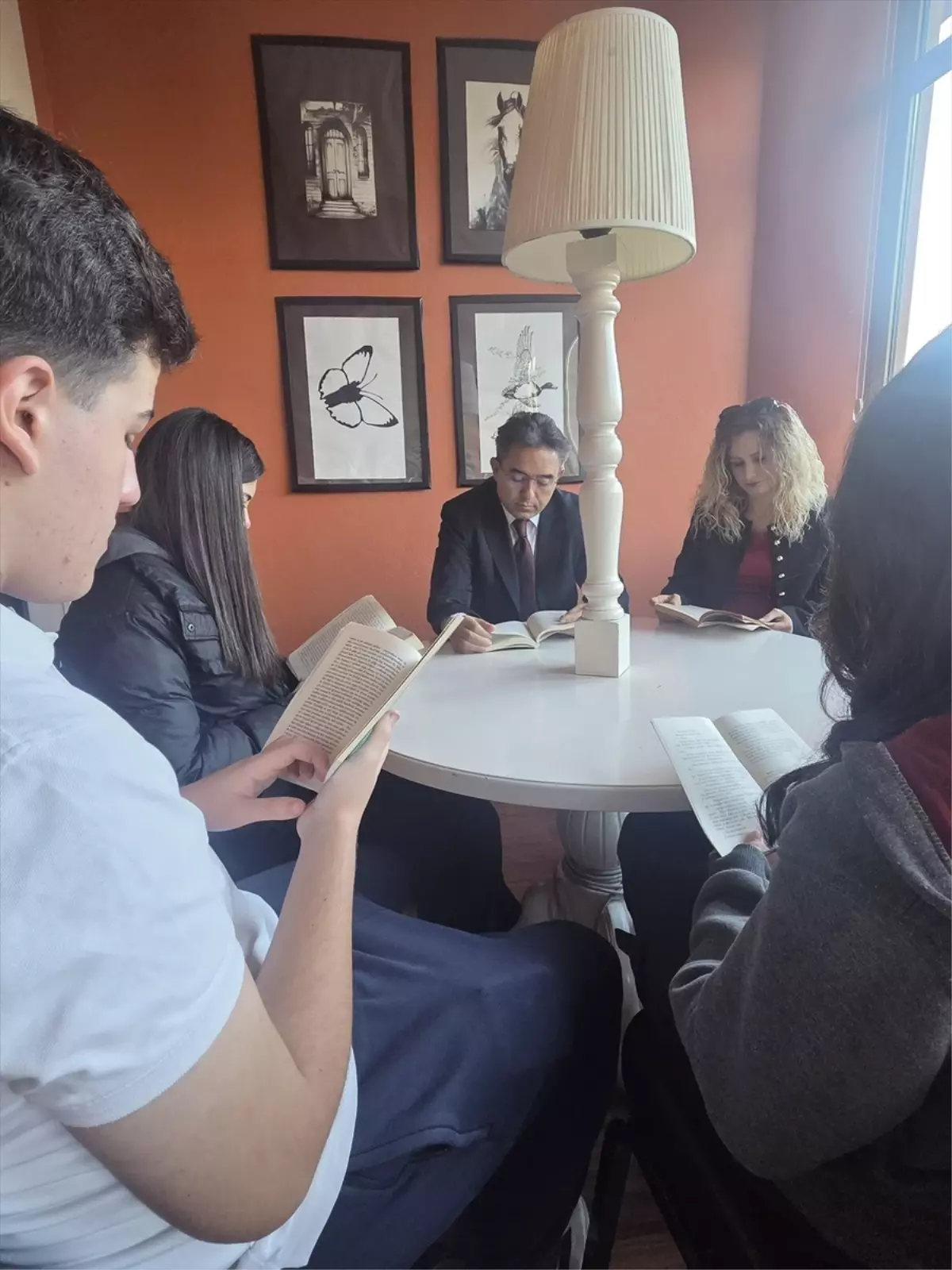 Kaymakam Kaya, Öğrencilerle Kitap Okudu