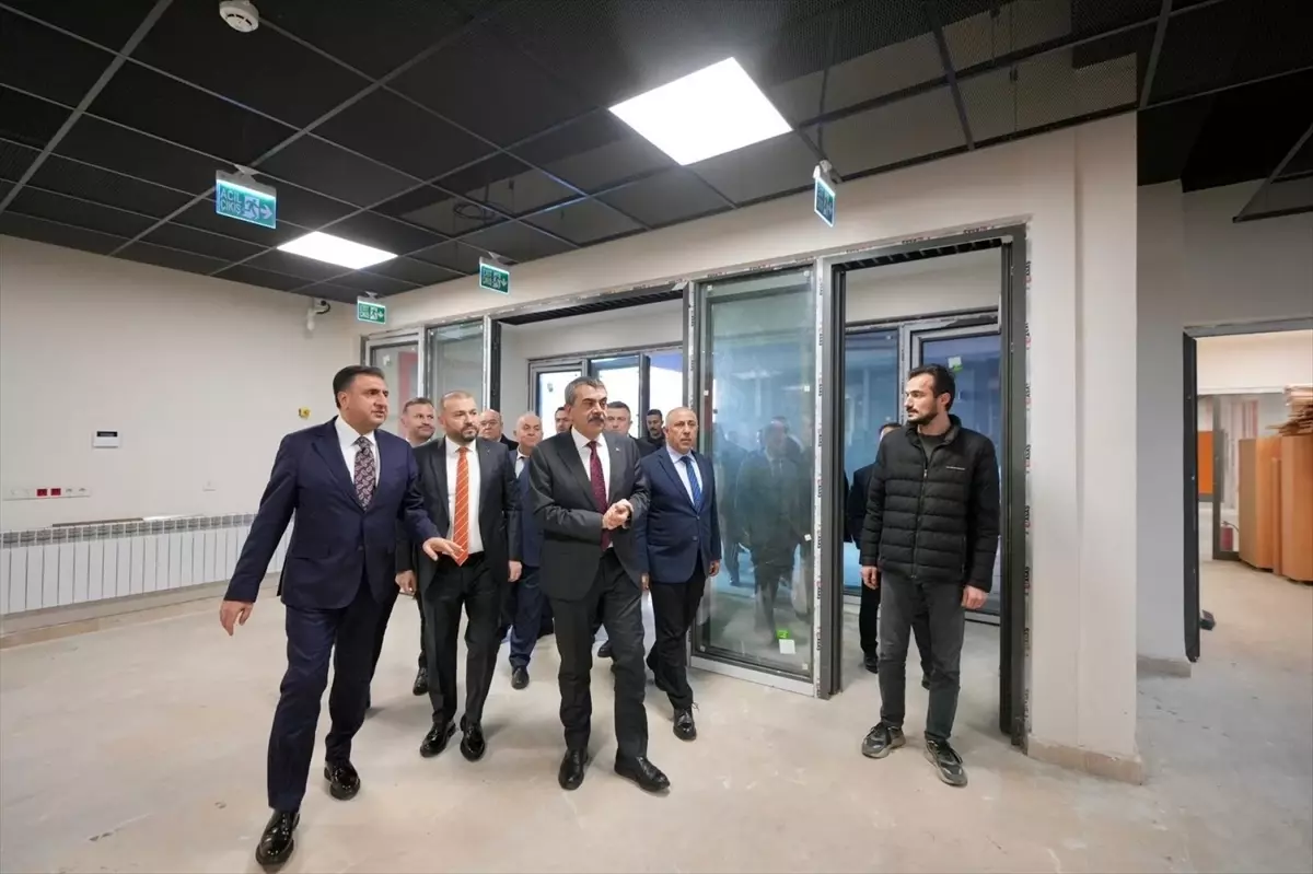 Bakan Tekin, Arnavutköy\'de Okul İnşaatını İnceledi