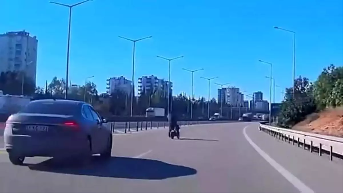 Adana\'da Bisikletli Kaza Anı Kamerada