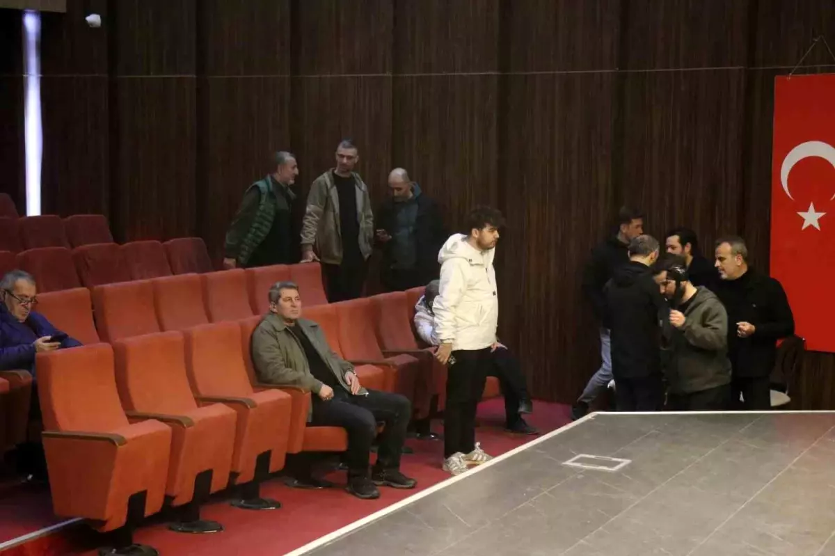 Sakaryaspor\'un Genel Kurulu 28 Aralık\'a Ertelendi