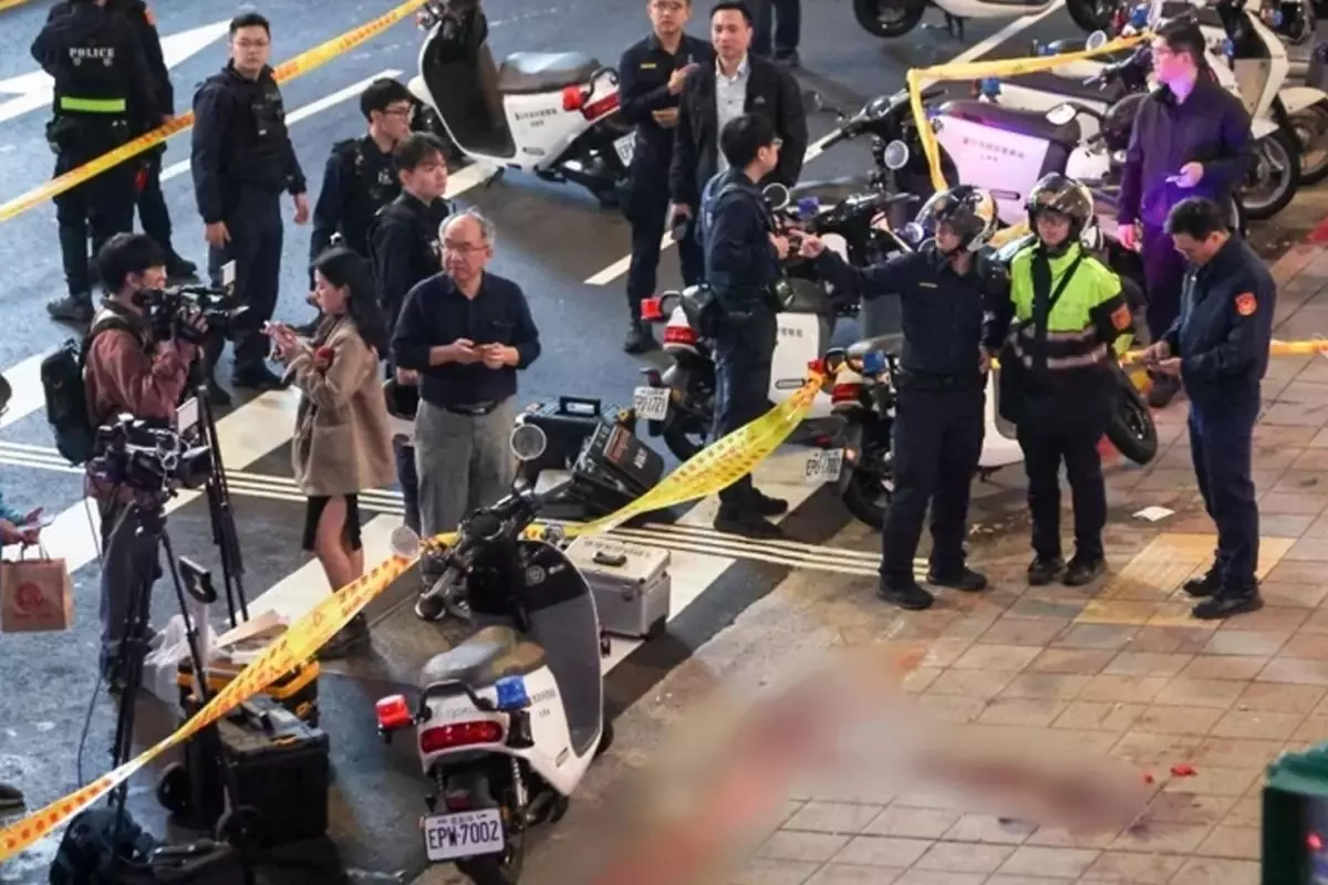 Tayvan\'da metroda bıçaklı saldırı: Sis bombası atıp 3 kişiyi katletti