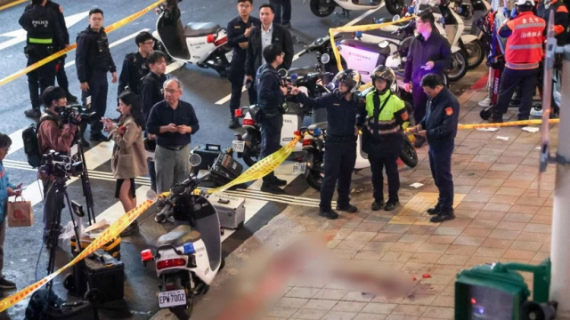 Tayvan'da metroda bıçaklı saldırı: Sis bombası atıp 3 kişiyi katletti Tayvan'da metroda bıçaklı saldırı: Sis bombası atıp 3 kişiyi katletti