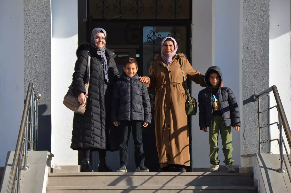 Torunu İçin Okuma Yazma Öğreniyor