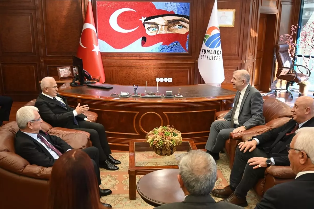 Ümit Özdağ Kumluca ve Kemer\'de Ziyaretlerde Bulundu