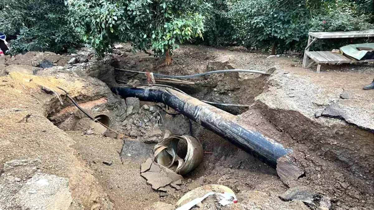 Alanya\'da Sulama Borusu Patladı