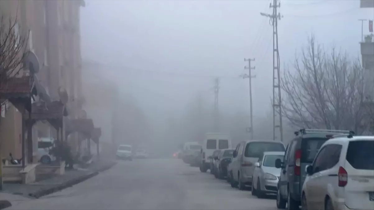 Amasya\'da Yoğun Sis Görüş Mesafesini Düşürdü
