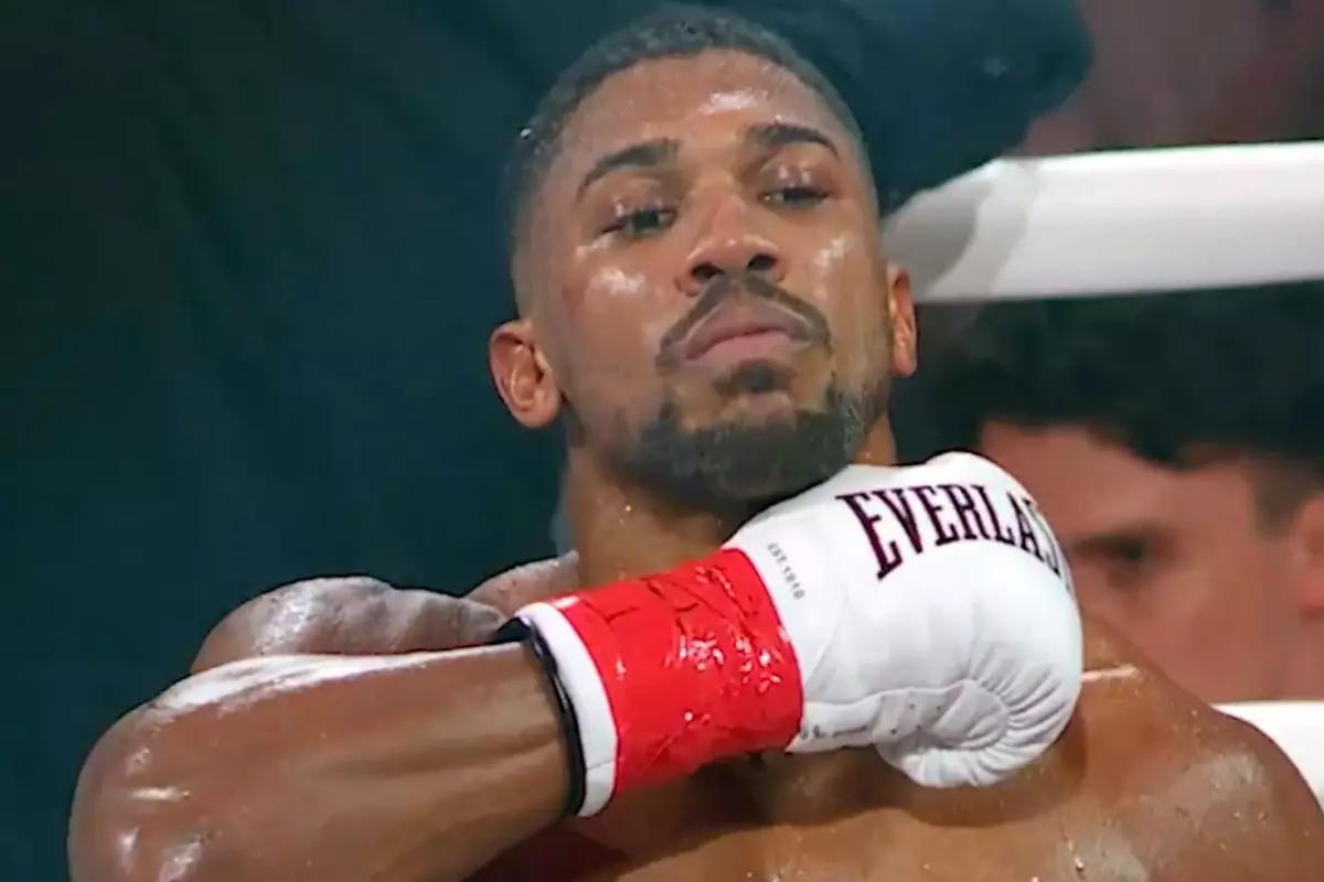Anthony Joshua\'dan maça damga vuran hareket
