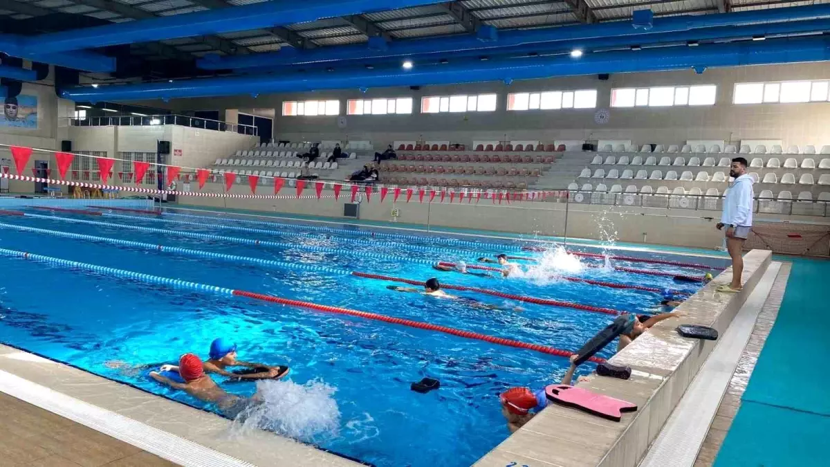 Aydın\'da Yüzme Eğitimi Devam Ediyor