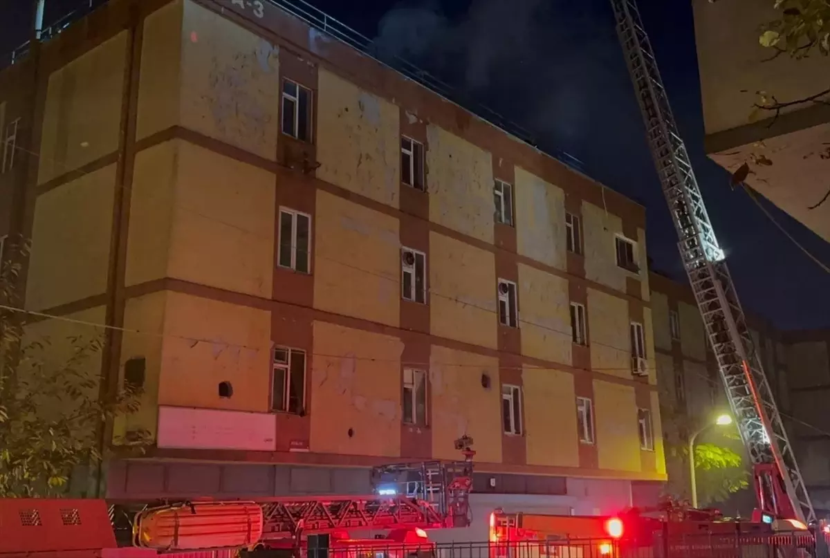 Başakşehir\'de Ayakkabı İmalathanesinde Yangın