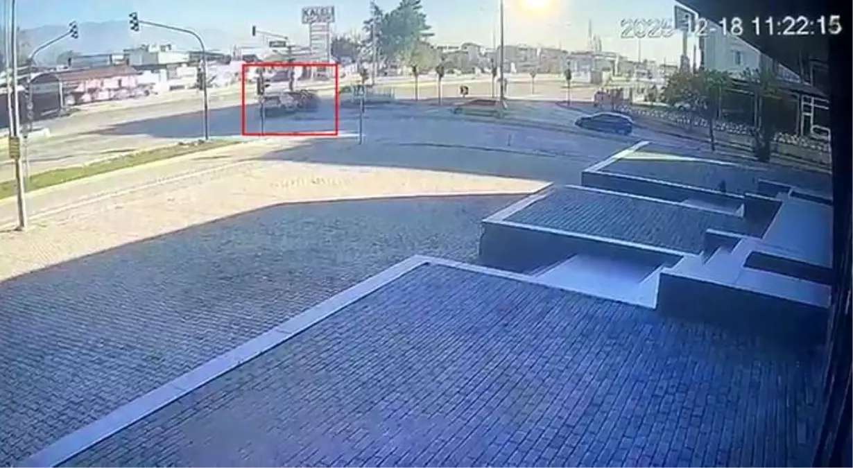 Bursa\'da Kırmızı Işık İhlali Trafik Kazası