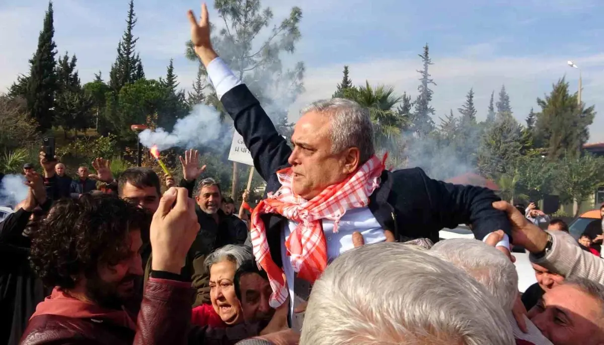 CHP'den istifa eden Hasan Ufuk Çakır'dan Özgür Özel'e ağır gönderme: Mezarlıkta rakı içenlere lanet olsun