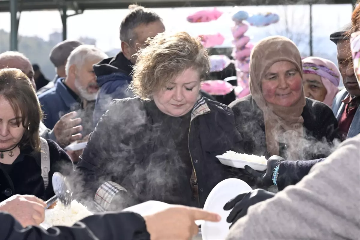 Demirci\'de Afetlere Karşı Kurban Etli İkram