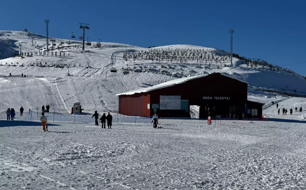 Çambaşı Kayak Merkezi\'nde Sezon Açıldı