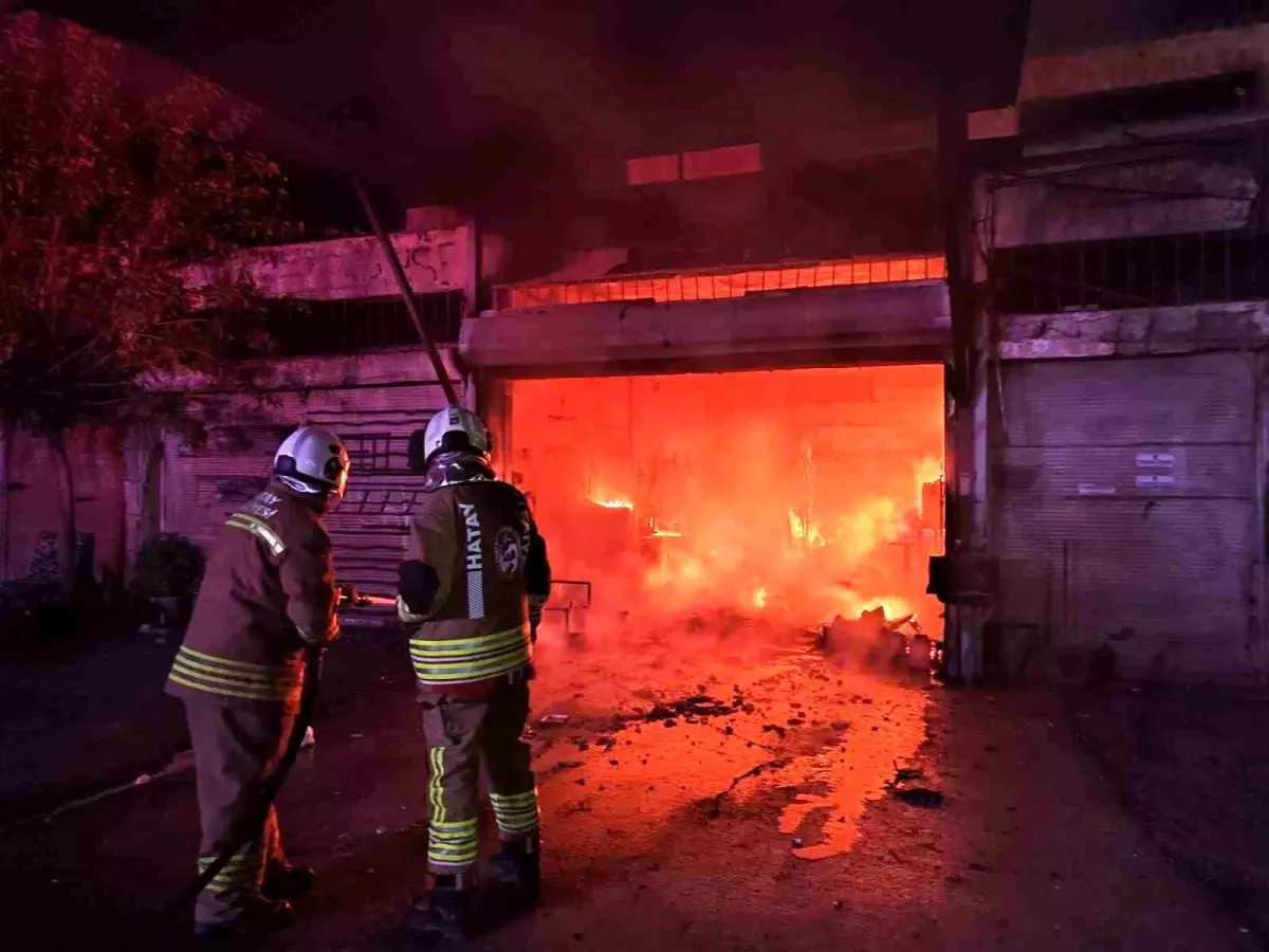 Dörtyol\'da iş yeri alevlere teslim oldu