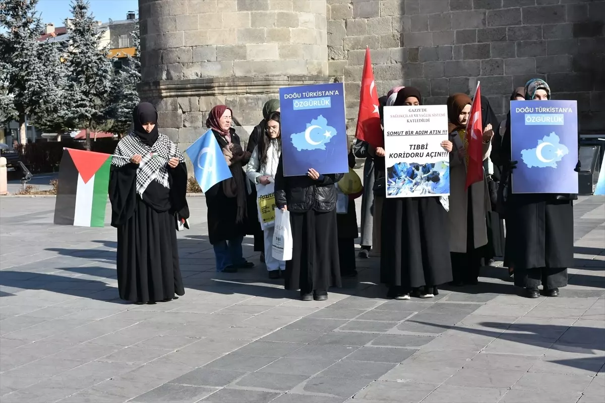 Hekimlerden Gazze\'ye Sessiz Yürüyüş