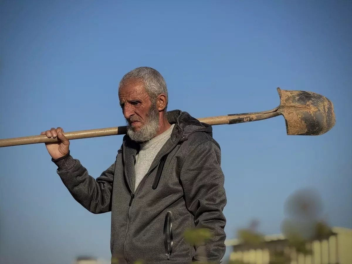 Gazzeli yaşlı mezarcı, 2 yılda 18 bin Filistinliyi toprağa verdi