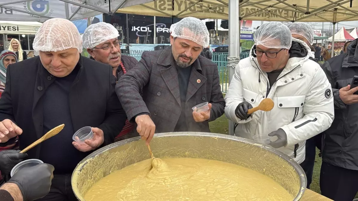 Tekirdağ\'da Festivalde 6 Bin Kişiye Mıhlama Dağıtıldı