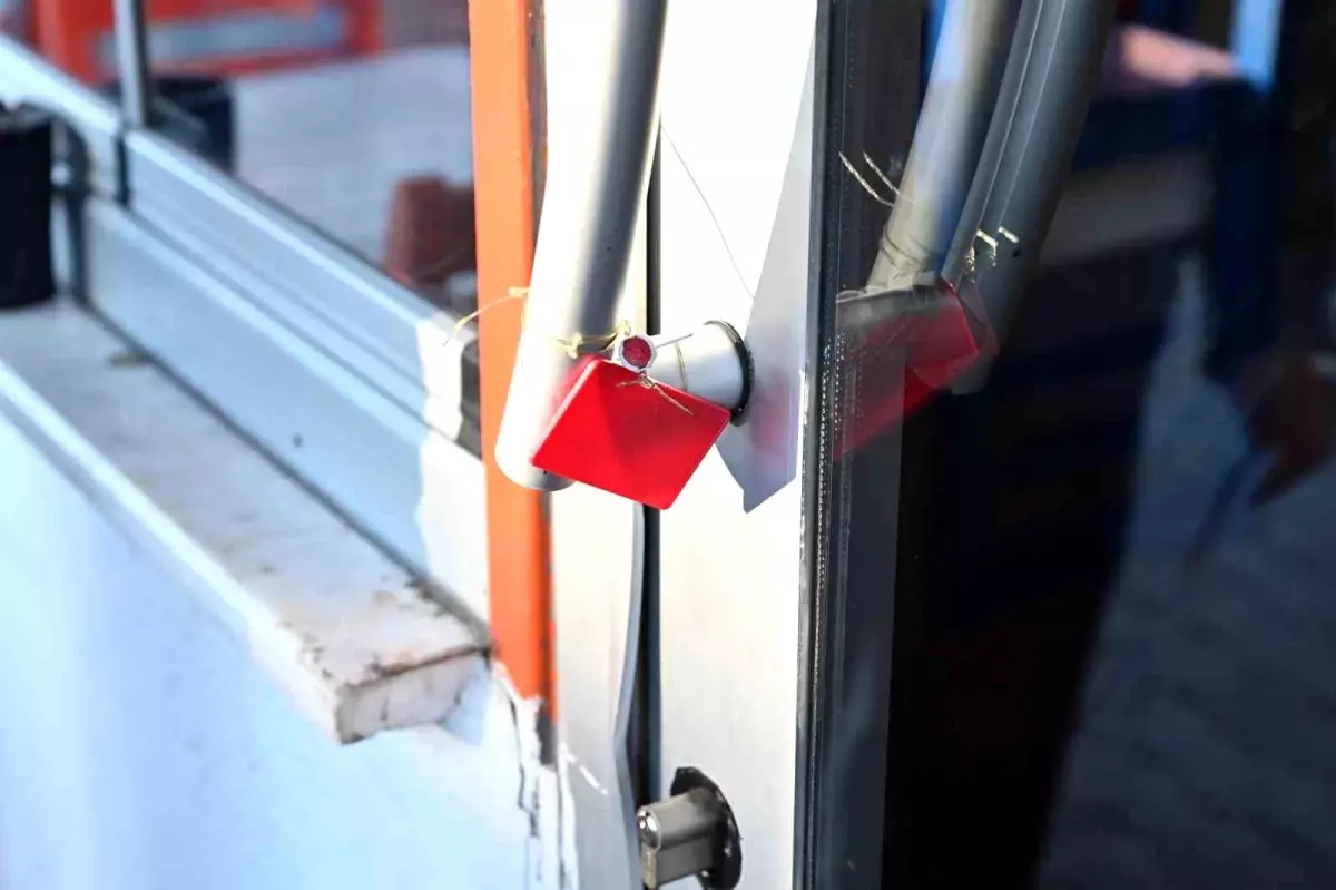 Isparta\'da \'içerisinde haşereler görüldüğü\' iddia edilen döner salonu mühürlendi