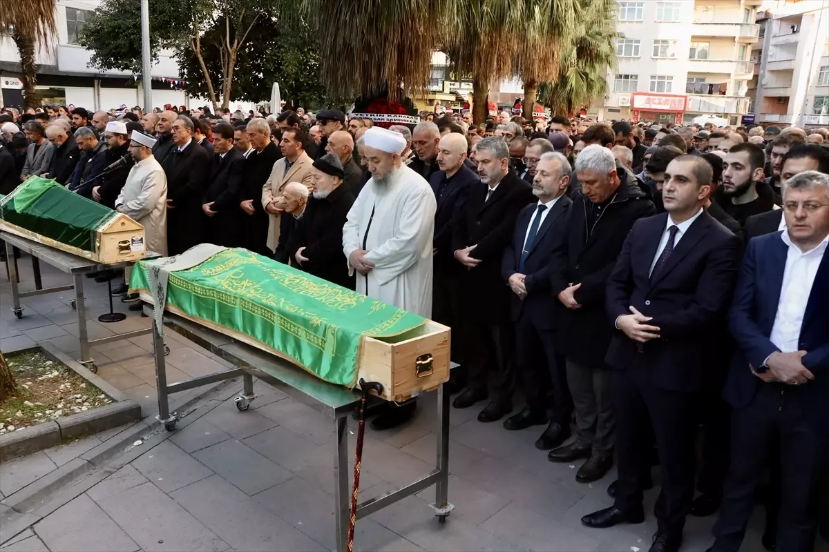 Ecmel Sarıalioğlu\'nun Annesi Defnedildi