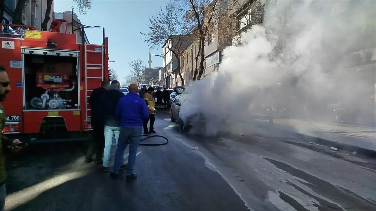 Kars\'ta Seyir Halindeki Araçta Yangın