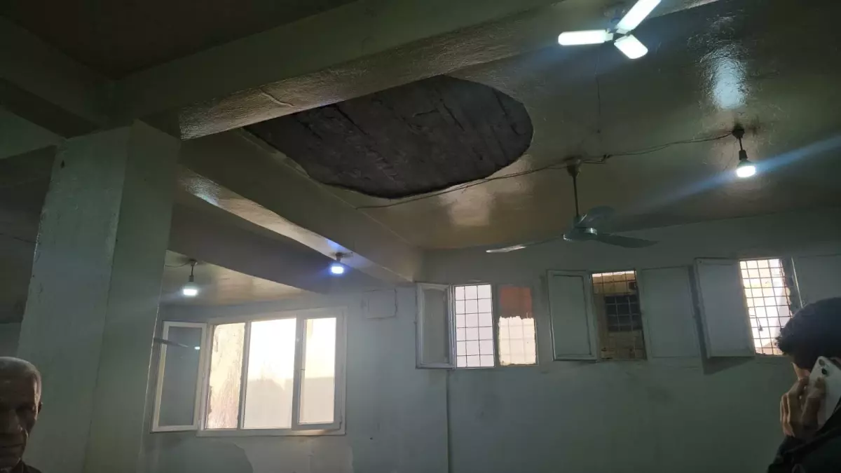 Kıraathanede Sıva Düşmesi: 2 Yaralı