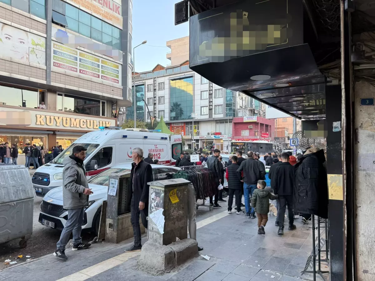 Kızıltepe\'de klima montajı yapan işçi düştü