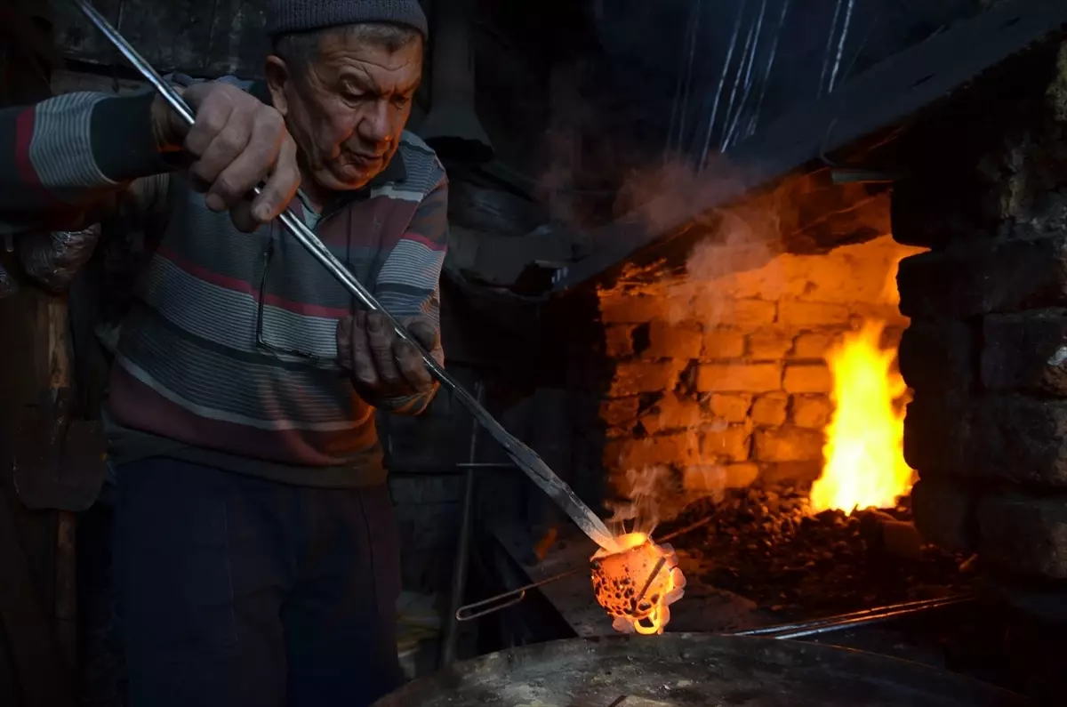 Demirci\'de Üç Kuşak Çan Ustası