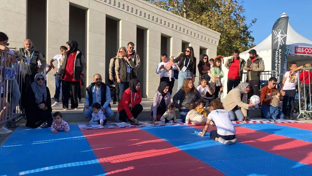 Osmaniye\'de Bebek Emekleme Yarışması