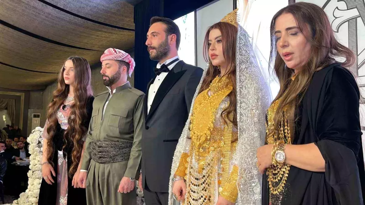 Şanlıurfa\'da aşiret düğününde geline kilolarca altın takıldı