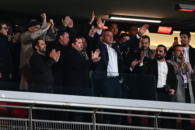 Serbest kalan Sadettin Saran soluğu Fenerbahçe'nin maçında aldı