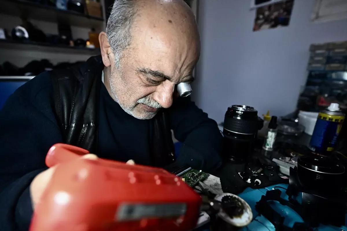 Azimle Mesleğini Sürdürüyor