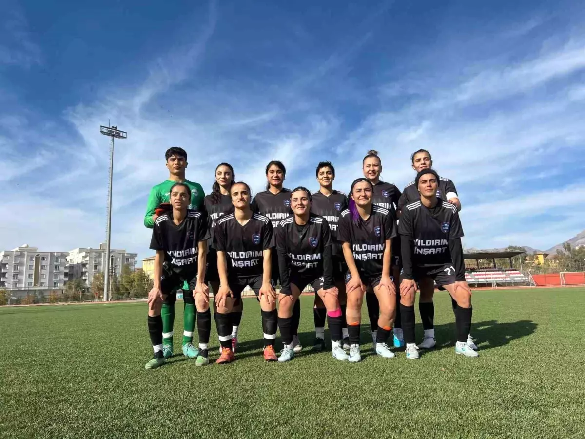 Ağrı Kadın Futbol Takımı, Silopi\'den 3 puanla döndü