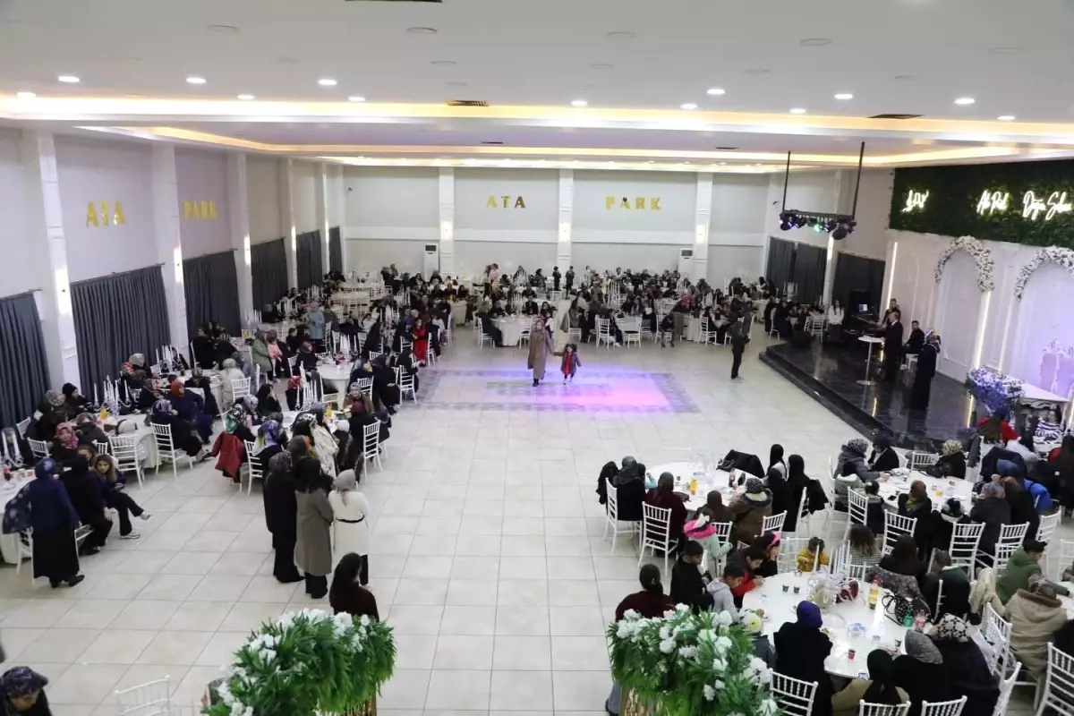 Alaca Belediyesi\'nden kadınlara özel gece: Doyasıya eğlendiler