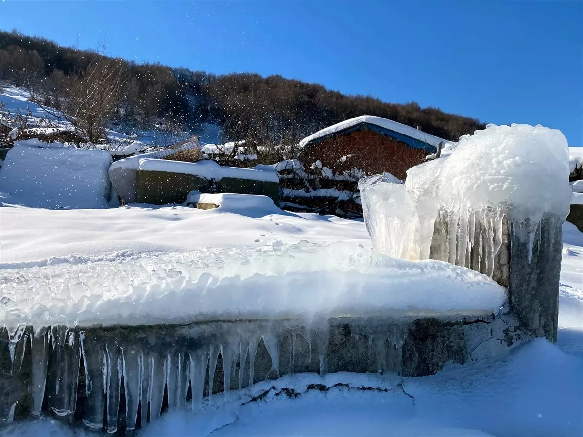 Amasya\'nın Yüksek Kesimlerinde Kar Yağışı