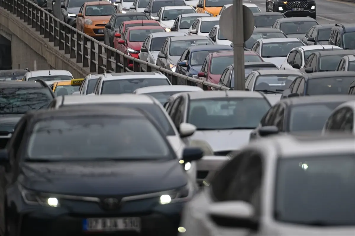 AVM Önünde Trafik Felci