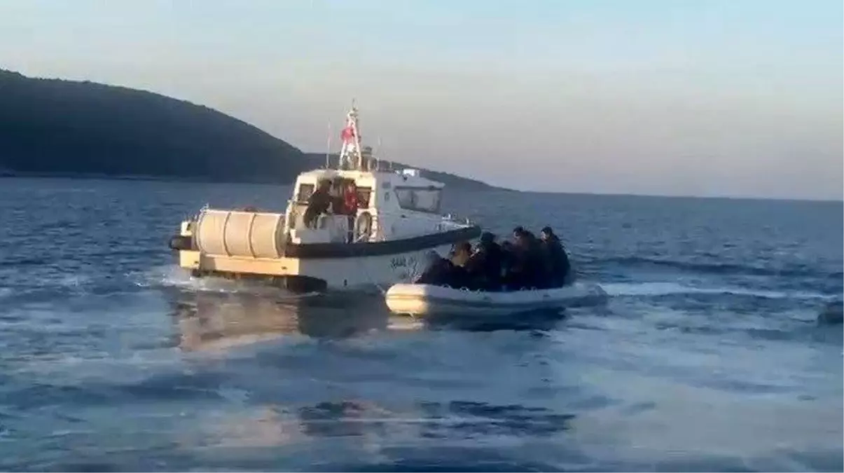 Kuşadası\'nda 12 Düzensiz Göçmen ve 1 Kaçakçı Yakaladı