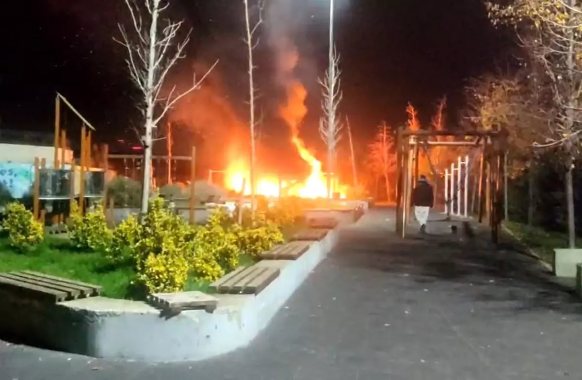 Beylikdüzü\'nde Çocuk Parkında Yangın