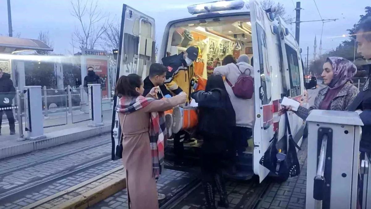 Eskişehir\'de liselilerin kavgası kanlı bitti: 1 yaralı